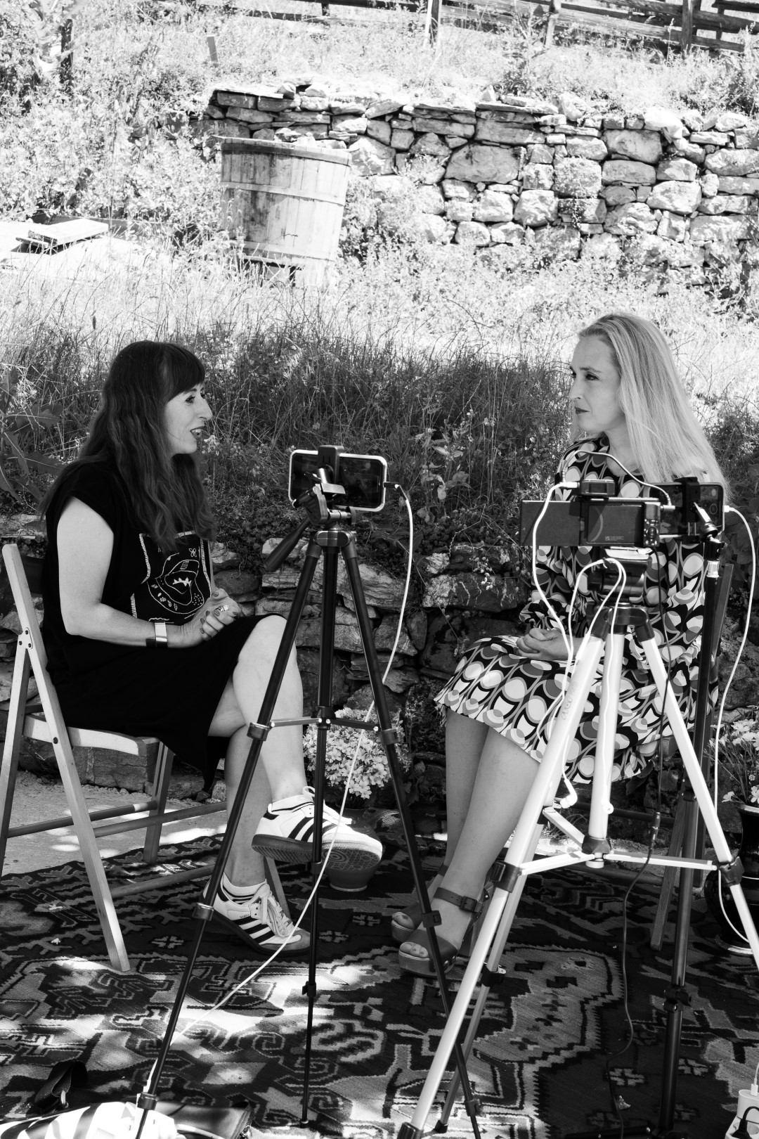 Anisa Šerak recording knowledge podcast at Romantična noć